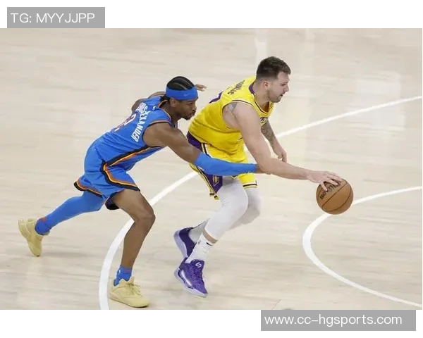 本赛季场均得分前十榜单东契奇领衔马克西紧随其后六人得分超三十