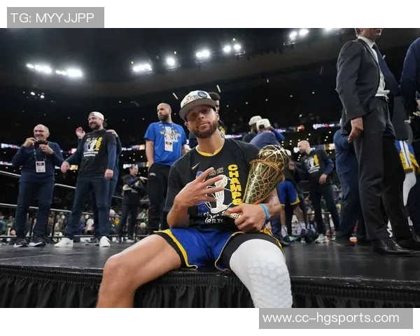 库里以37岁304天的年龄创下连续8场得分超过25分的历史纪录