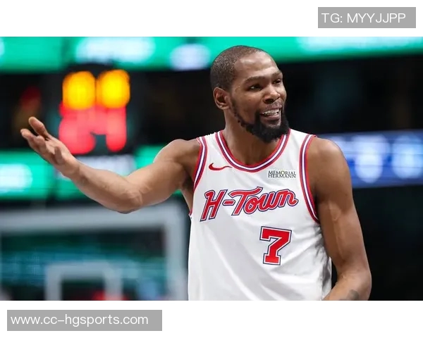 乌度卡直言杜兰特应有七八个盖帽却因裁判判罚遭无情吹罚